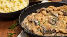 Stroganoff de vita cu ciuperci salbatice si cus-cus