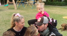 Anna Kournikova, imagine rară cu toată familia. Fosta jucătoare de tenis s-a pozat cu Enrique Iglesias și cei trei copii