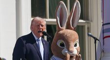 Donald Trump, discurs delirant lângă iepurașul de Paște! Declarațiile care au stârnit revoltă: „La o vânătoare de ouă pentru copii. Demența e reală”