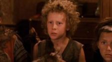Recunoști puștiul adorabil din imagine? Astăzi are milioane de admiratoare și se numără printre cei mai buni actori de la Hollywood
