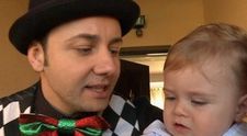 Catalin Maruta s-a costumat in clovn pentru a-i spune “La multi ani” lui Petrus Roman FOTO!