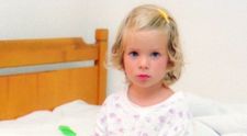 Recunoști fetița din imagine? Este o celebră cântăreață din România, care urmează să nască în curând