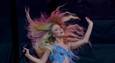 Zara Larsson, fenomenul pop global ale cărei dansuri au cucerit internetul și au devenit virale în toată lumea, vine la UNTOLD 2026