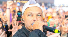 Puya, confundat cu lăutarii. Cum a reacționat rapperul când a primit un leu pentru o dedicație