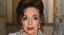 Arată fenomenal la 91 de ani, dar cel care a machiat-o ar trebui concediat! Joan Collins, machiaj neglijent la cea mai recentă apariție