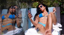 A renunțat la inhibiții pentru selfie-ul perfecte. Ipostazele incendiare în care a fost surprinsă vedeta la piscină