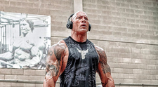 The Rock a vrut să le arate fanilor cum se pregătește friptura perfectă, dar ei l-au taxat imediat