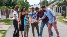 Miercuri aflăm povestea unor frați care au pierdut prea multe până acum. „Fratele meu este și mamă și tată