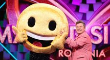 Emoji, cea mai veselă mască, i-a pus în dificultate pe detectivi: “Se joacă cu noi! Vezi cum își face vocea!”