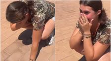 VIDEO Momentul în care o turistă începe să plângă și cade în genunchi când vede Palatul Parlamentului din București: „Sunt obsedată!”