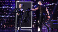 Românii au talent 2023: Andrei de la Gomonov Knife Show a aruncat cuțite prin aer și i-a ținut pe jurați cu sufletul la gură