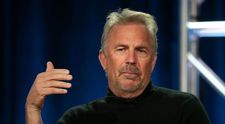 Cum arată noua iubită a lui Kevin Costner, mai tânără cu 24 de ani decât el. Asemănarea este izbitoare