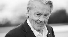 Război pentru averea lui Alain Delon! Fiul lui, Alain-Fabien, își dă în judecată frații pentru a anula testamentul marelui actor