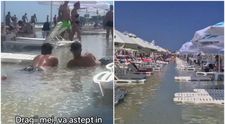 Valurile au invadat plaja și șezlongurile în Costinești! Unii turiști au râs, alții au fugit, iar primele rânduri au rămas neocupate