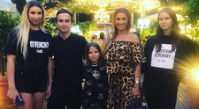 Lux și opulență! Anamaria Prodan, alături de fiicele sale într-un club de fițe din Mamaia