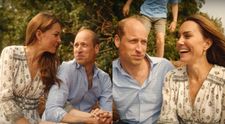 Cât a costat rochia purtată de Kate Middleton în filmarea în care anunță încheierea curelor de chimioterapie. Prințesa de Wales a fost apreciată pentru simplitatea abordată