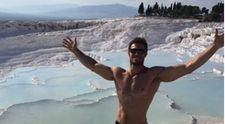Este considerat cel mai sexy medic veterinar. Imaginile cu el fac furori pe internet