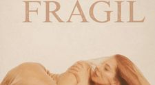 Lidia Buble lansează primul ei album – „Fragil”, un univers muzical intim și curajos