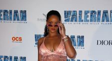 Acuzata ca s-a ingrasat, Rihanna isi pune in evidenta atuurile fizice. Cat de sexy a aparut la premiera noului ei film