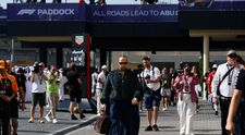 Unii spun că e campion absolut la stil, alții că are apariții ridicole! Cum a apărut Lewis Hamilton în paddock-ul din Abu Dhabi după cel mai slab sezon din carieră