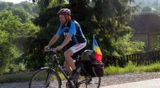 El este romanul care va parcurge 3.000 de km pe o bicicleta ca sa-si promoveze cauza: Cu ce se ocupa de fapt omul