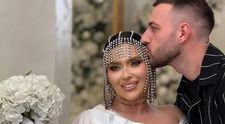 Oana Radu și Șerban Balaban s-au căsătorit. Artista și toboșarul ei au ajuns în fața ofițerului de stare civilă. Cum a arătat rochia purtată de aceasta: „Te iubesc pentru totdeauna!”