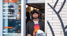 Eminem, 452.000 de dolari pe caricatură cu pretenții de artă digitală