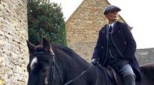 Cel mai apreciat costum de Halloween. Artista care s-a transformat în protagonistul din ”Peaky Blinders”