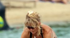 În anii 90, era cea mai îndrăgită blondă de la Hollywood! Cum a fost surprinsă celebra actriță la plajă, în Grecia