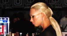 Andra Ponomarenco: blonda, sexoasa, siliconata, dar face bani... din pictura - VIDEO