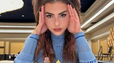 Cine e Andrea Botez, considerată de presa străină “cea mai frumoasă jucătoare de șah din lume”