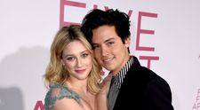 Cel mai îndrăgit cuplu din ”Riverdale” s-a destrămat. Cole Sprouse și Lili Reinhart nu mai sunt împreună