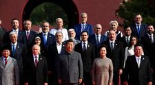 Cum arată ținuta aleasă de Viorica Dăncilă pentru parada militară din China