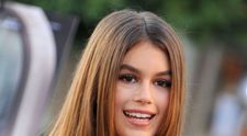 Kaia Gerber, imaginea noii campanii Chanel. Casa de moda a fost aspru criticata pentru aceasta alegere