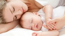 (P) Beneficii co-sleeping: Cum te ajută separatoarele pentru pat