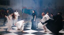 Dora Gaitanovici a lansat videoclipul melodiei „Pas cu pas”: „Pentru mine înseamnă foarte mult, îmi aduce aminte de parcursul meu și al oamenilor care sunt lângă mine”