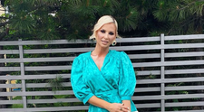 Rochia periculos de crăpată pe care a purtat-o Andreea Bănică. Cum a apărut vedeta pe stradă