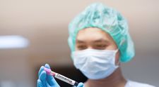 Record de morți cauzate de coronavirus într-o singură zi. Când cred specialiștii că va fi eradicat virusul