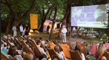 Seară de film și artă sub cerul liber. Unde poți viziona „Michelangelo – Love and Death” în mijlocul naturii urbane