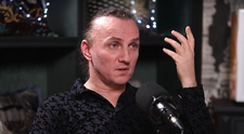„Închisă în baie, scos ochiul”. Mihai Trăistariu a recunoscut abia acum calvarul prin care a trecut din cauza tatălui violent. Artistul a fost martor la chinurile îndurate de mama lui