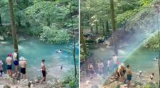 Laguna Albastră a României a devenit ștrand. Turişti surprinşi când se scaldă în apele protejate ale lacului Ochiul Bei