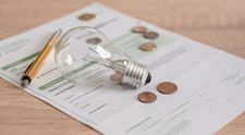 Plafonarea la energia electrică expiră de astăzi! Cu cât vor crește facturile la curent începând de la 1 iulie 2025