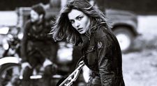 Modelul Andreea Diaconu, alaturi de David Beckham in reclamele pentru colectia casei Belstaff