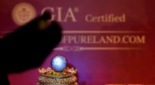 Un safir rar, cântărind 3.563 de carate, a fost descoperit în Sri Lanka. Câte sute de milioane de euro ar putea să valoreze!