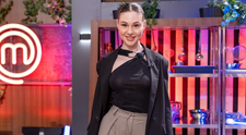 Masterchef, 16 septembrie. Studenta Diana Lăzurcă a venit cu steak de ton și sparanghel: ”M-a înscris iubitul meu la Masterchef, fără să știu nimic”. Sorin Bontea, perplex: ”Cine e Justin Bieber?”