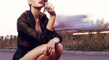 Adio fluierat dupa fete! Un nou trend ar putea face furori pe strada: chinezii au inventat colantii cu par!