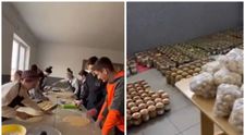 Imagini emoționante cu copiii din Ucraina, care pregătesc mâncare pentru armată și civilii aflați în dificultate