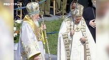 Papa Ioan Paul al II-lea și Patriarhul Teoctist au mers împreună spre Altarul în care s-a săvârșit Sfânta Liturghie