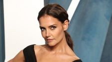 Katie Holmes iubește din nou. Cu ce tinerel a fost prinsă sărutându-se pasional?