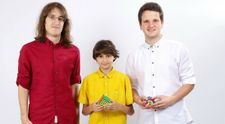 Au rezolvat cuburile Rubik in timp record. Ce s-a intamplat la final l-a lasat pe Andi Moisescu fara cuvinte - VIDEO